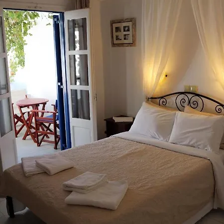Pension Ilias - Chora Aparthotel *