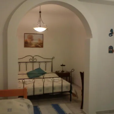 Pension Ilias - Chora Aparthotel