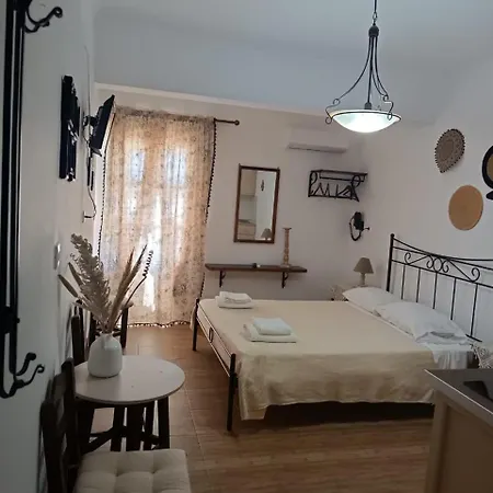 Pension Ilias - Chora Aparthotel