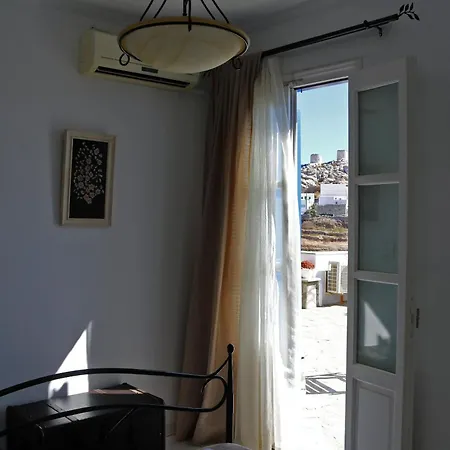 Pension Ilias - Chora Aparthotel